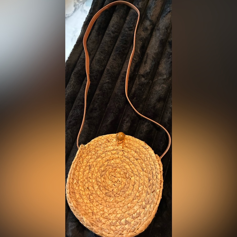 Elegant Tan Woven Crossbody Bag